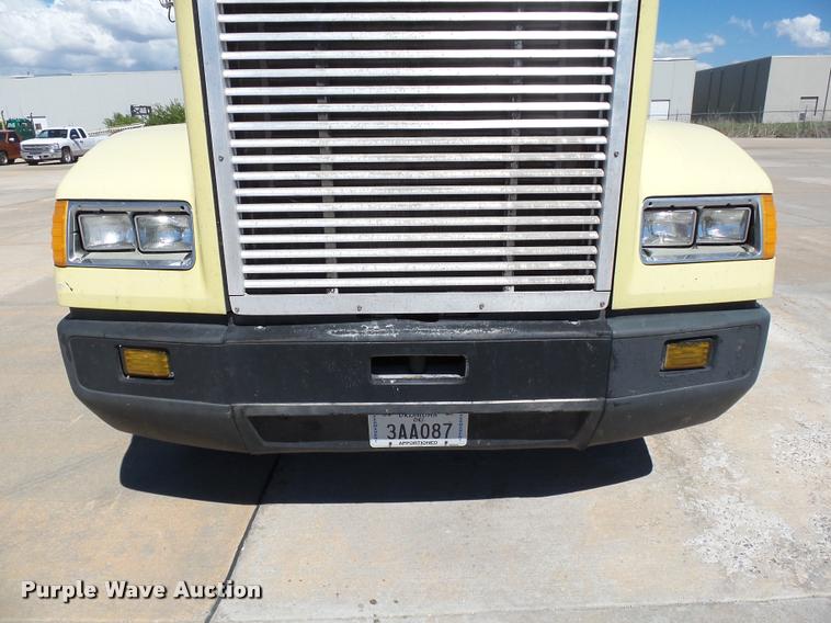 image for item DB4733 2002 Freightliner FLD120 semi truck