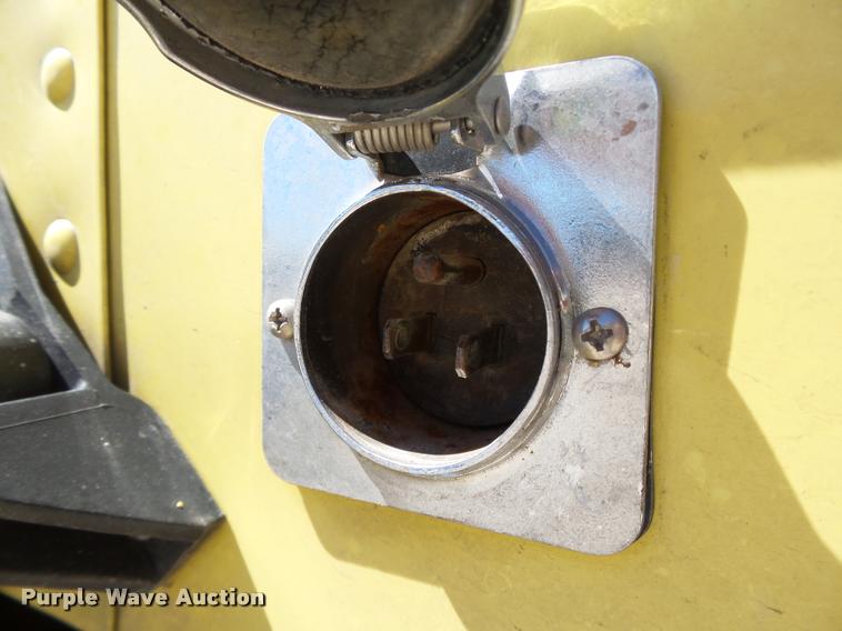 image for item DB4733 2002 Freightliner FLD120 semi truck