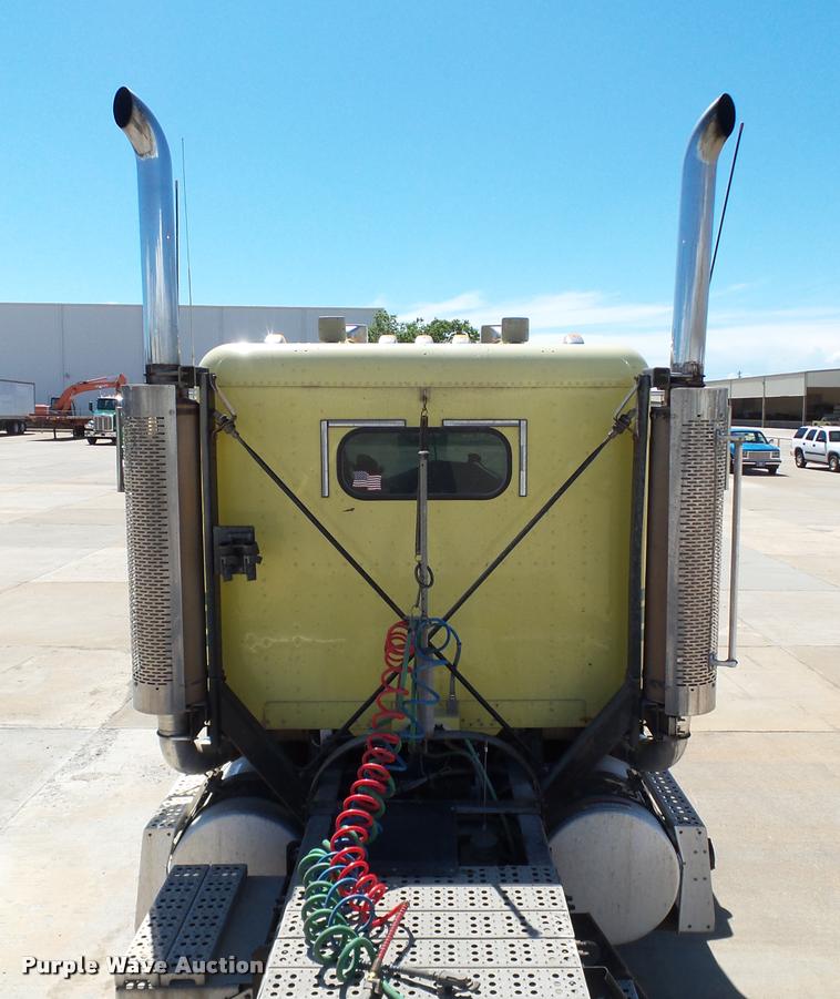 image for item DB4733 2002 Freightliner FLD120 semi truck