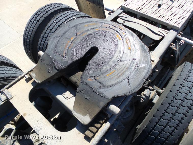 image for item DB4733 2002 Freightliner FLD120 semi truck