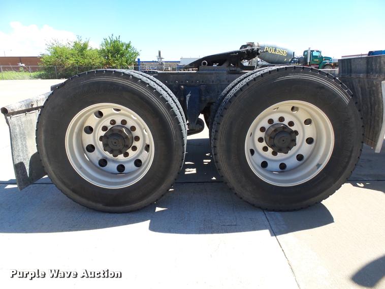 image for item DB4733 2002 Freightliner FLD120 semi truck