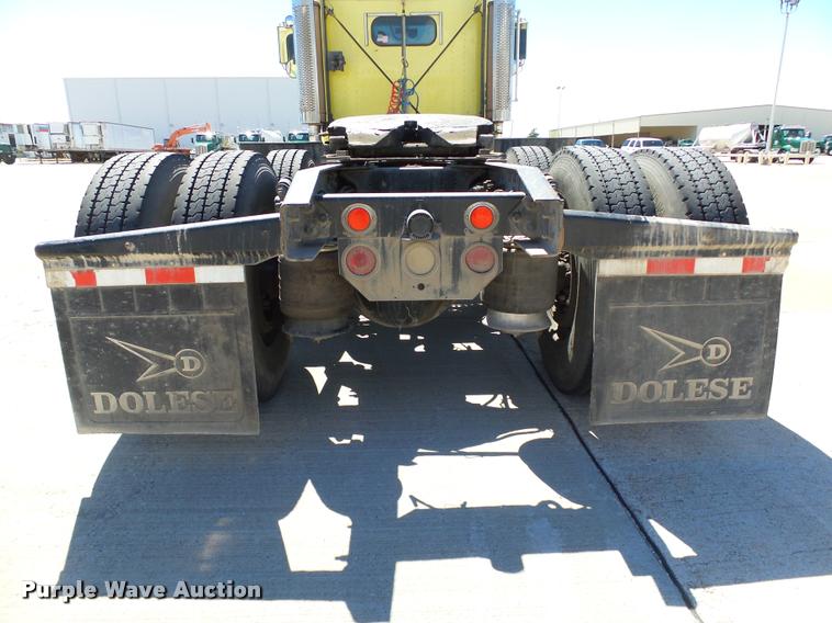 image for item DB4733 2002 Freightliner FLD120 semi truck