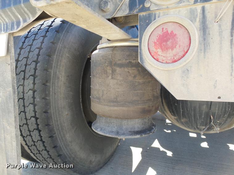 image for item DB4733 2002 Freightliner FLD120 semi truck