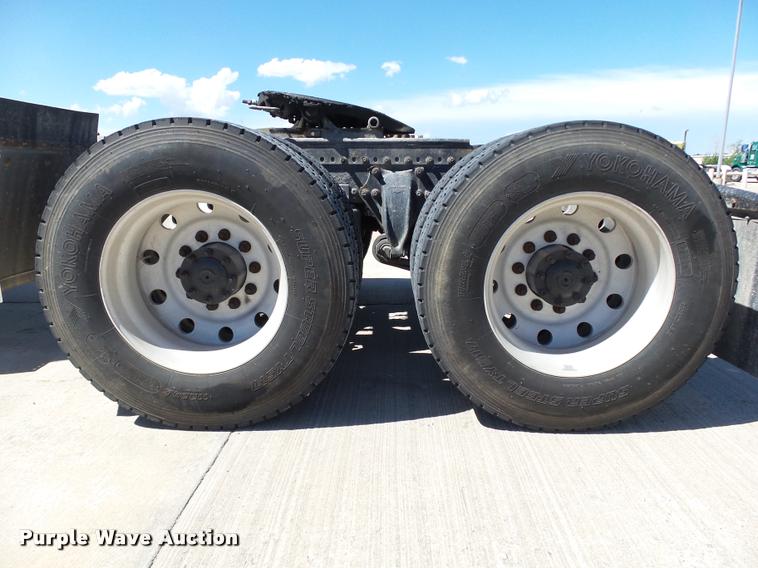 image for item DB4733 2002 Freightliner FLD120 semi truck