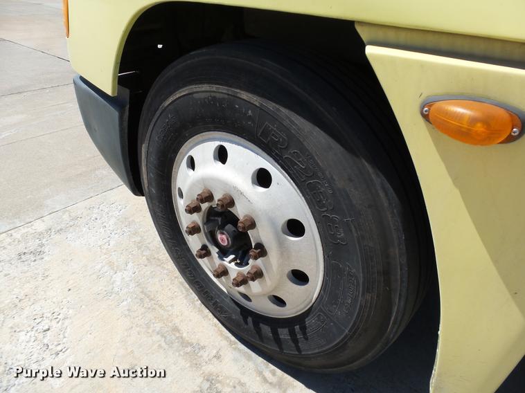 image for item DB4733 2002 Freightliner FLD120 semi truck