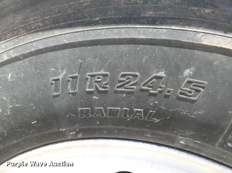 image for item DB4733 2002 Freightliner FLD120 semi truck