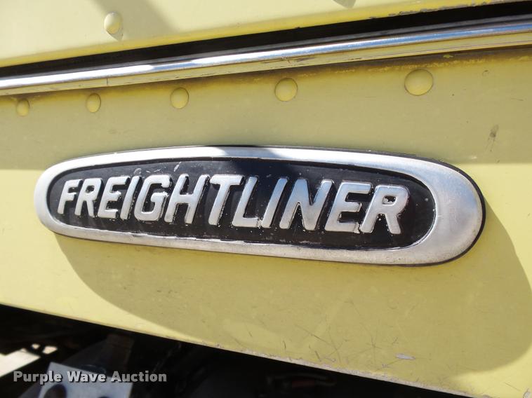 image for item DB4733 2002 Freightliner FLD120 semi truck