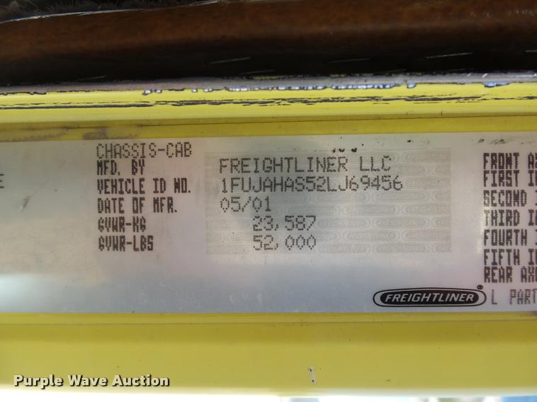 image for item DB4733 2002 Freightliner FLD120 semi truck