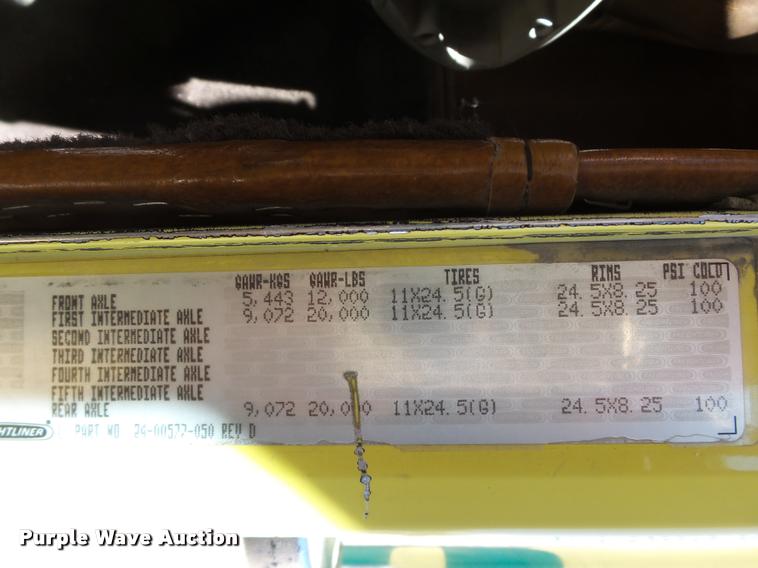 image for item DB4733 2002 Freightliner FLD120 semi truck