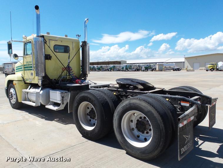 image for item DB4734 2002 Freightliner FLD120 semi truck