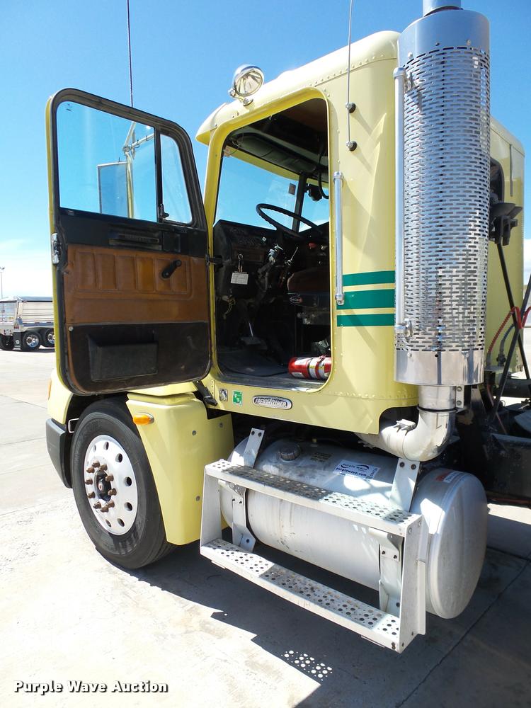 image for item DB4734 2002 Freightliner FLD120 semi truck