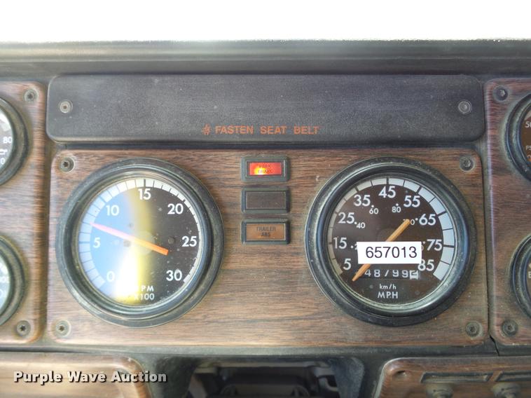 image for item DB4734 2002 Freightliner FLD120 semi truck