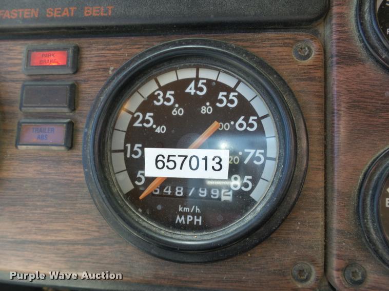 image for item DB4734 2002 Freightliner FLD120 semi truck