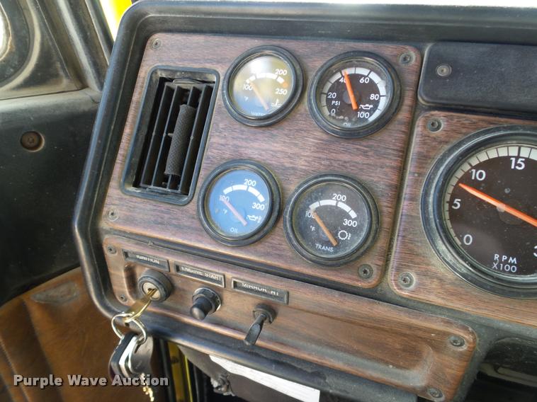 image for item DB4734 2002 Freightliner FLD120 semi truck