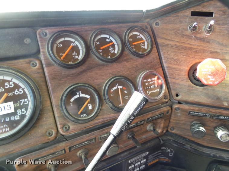 image for item DB4734 2002 Freightliner FLD120 semi truck