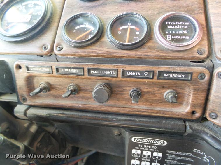 image for item DB4734 2002 Freightliner FLD120 semi truck