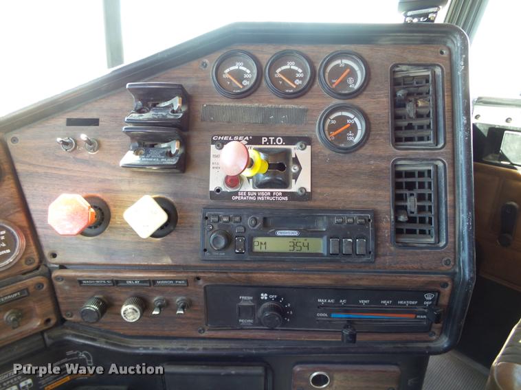 image for item DB4734 2002 Freightliner FLD120 semi truck