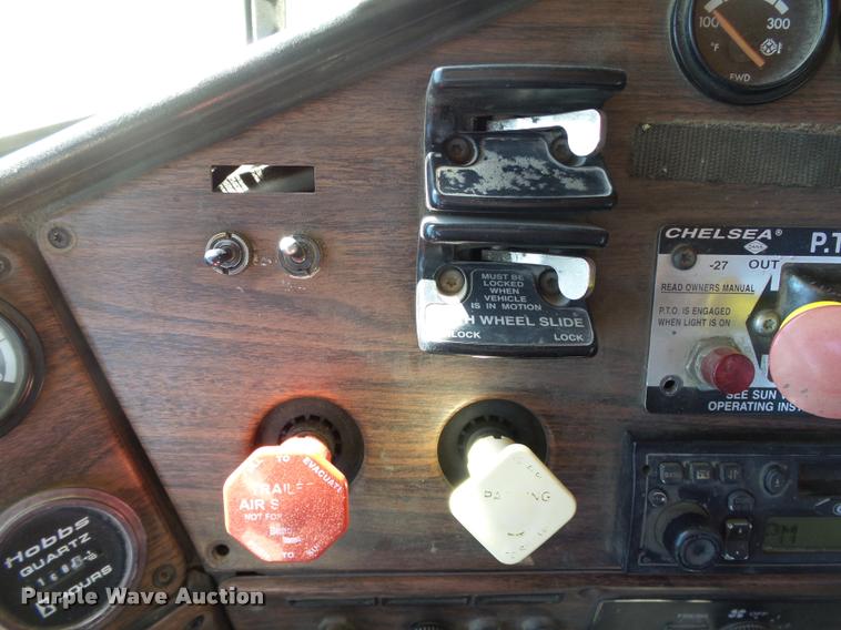 image for item DB4734 2002 Freightliner FLD120 semi truck