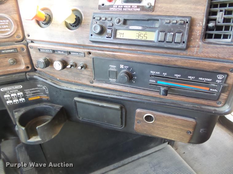 image for item DB4734 2002 Freightliner FLD120 semi truck