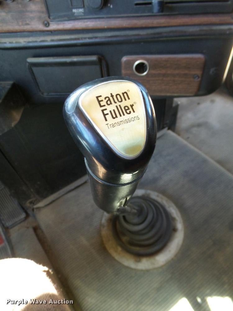 image for item DB4734 2002 Freightliner FLD120 semi truck