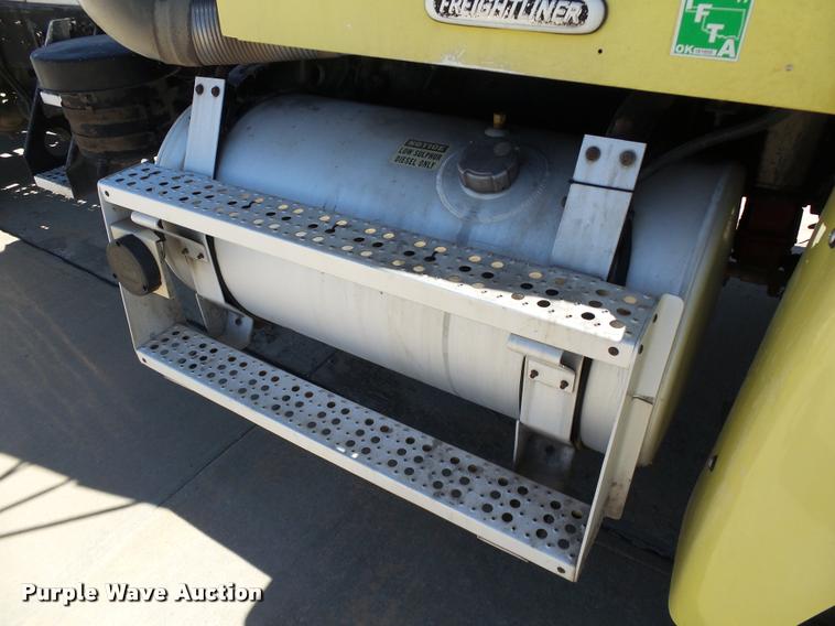 image for item DB4734 2002 Freightliner FLD120 semi truck