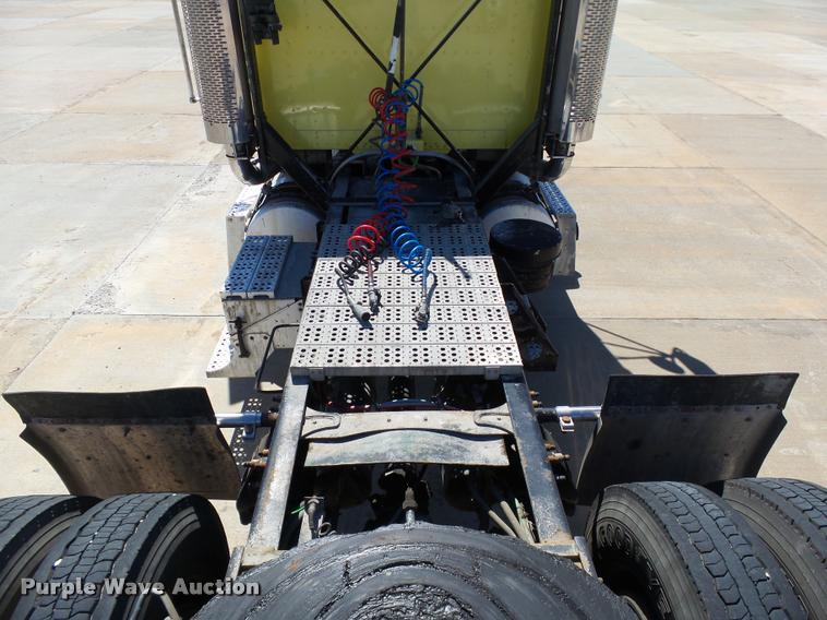 image for item DB4734 2002 Freightliner FLD120 semi truck