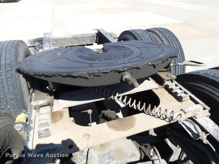 image for item DB4734 2002 Freightliner FLD120 semi truck