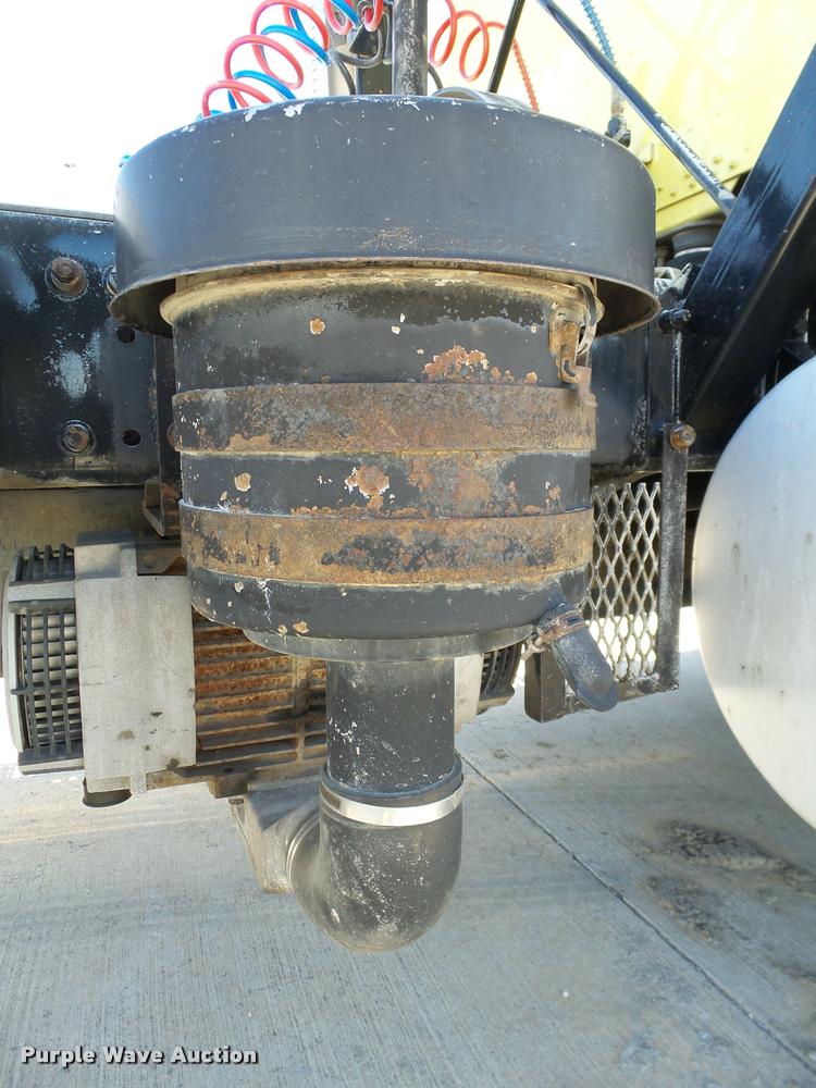 image for item DB4734 2002 Freightliner FLD120 semi truck