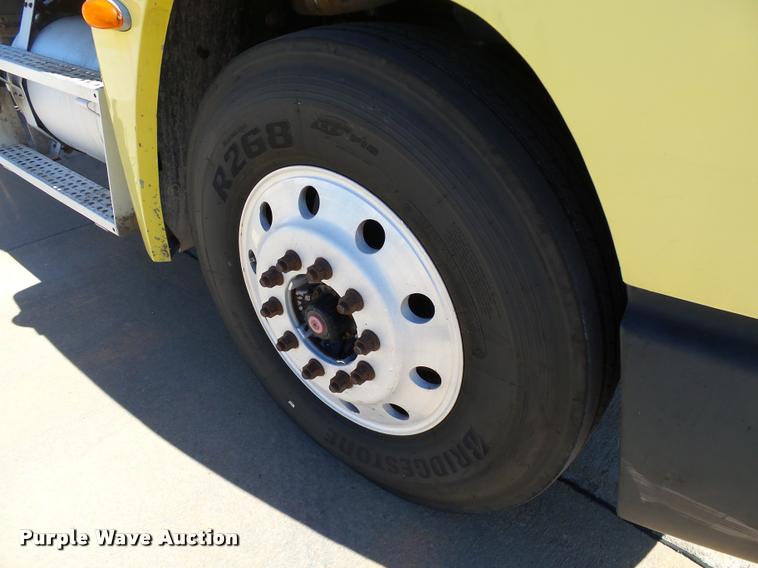 image for item DB4734 2002 Freightliner FLD120 semi truck