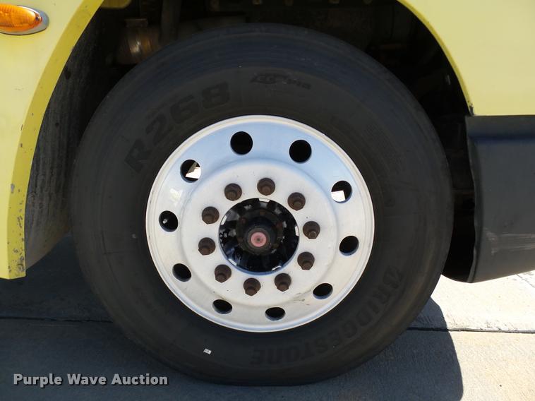 image for item DB4734 2002 Freightliner FLD120 semi truck