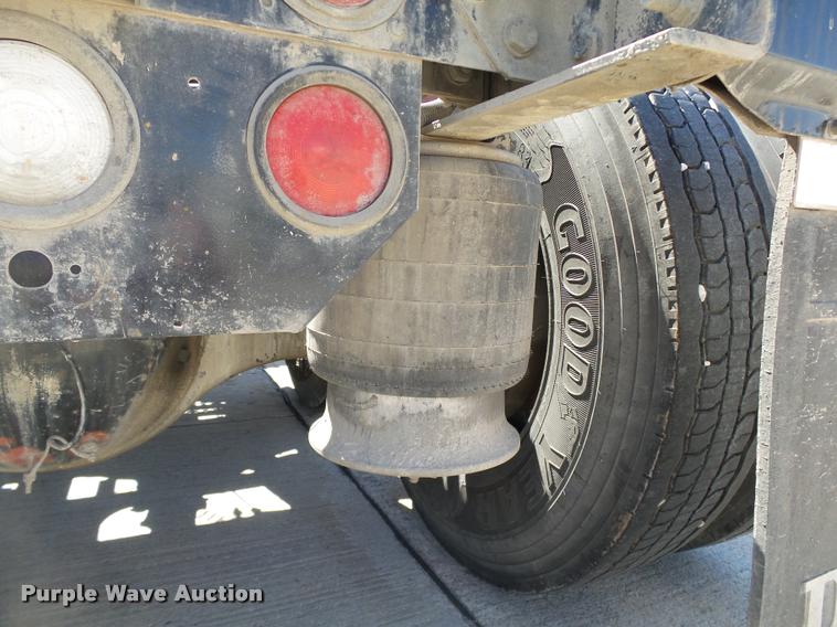 image for item DB4734 2002 Freightliner FLD120 semi truck