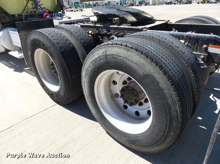 image for item DB4734 2002 Freightliner FLD120 semi truck