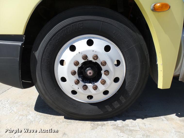 image for item DB4734 2002 Freightliner FLD120 semi truck