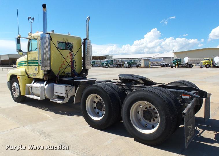 image for item DB4735 2001 Freightliner FLD120 semi truck