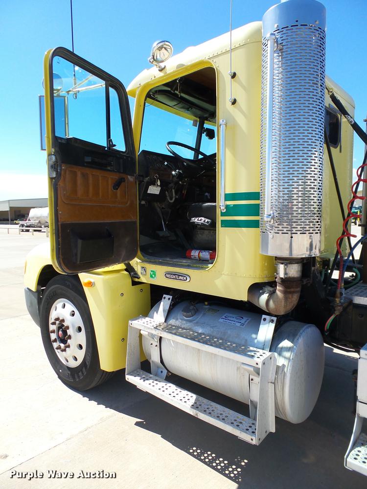 image for item DB4735 2001 Freightliner FLD120 semi truck