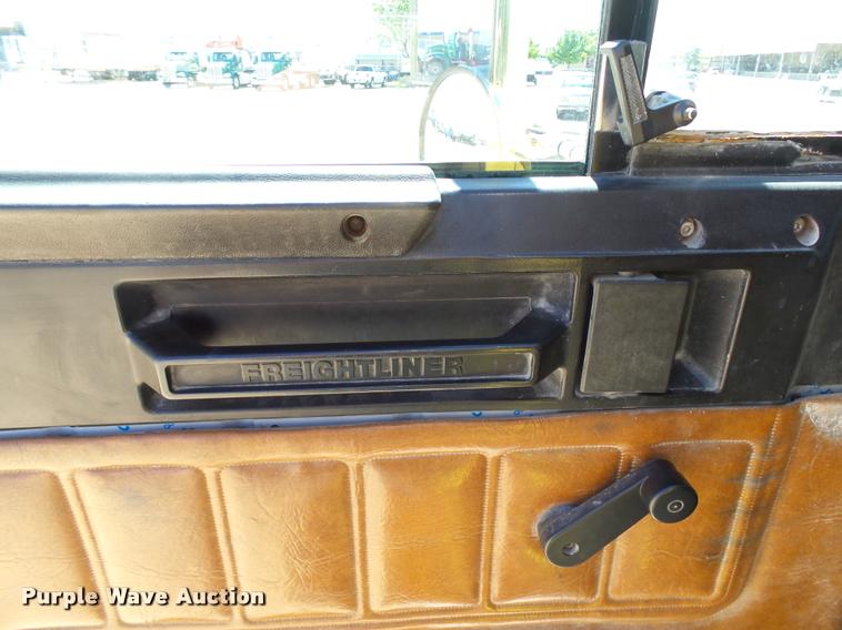 image for item DB4735 2001 Freightliner FLD120 semi truck