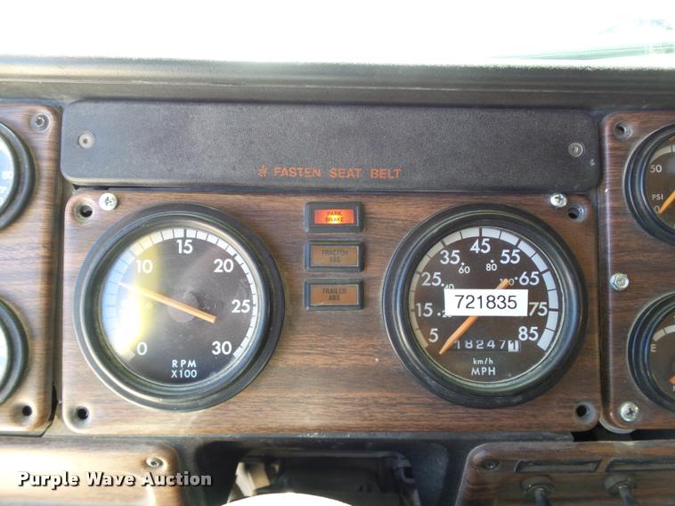 image for item DB4735 2001 Freightliner FLD120 semi truck