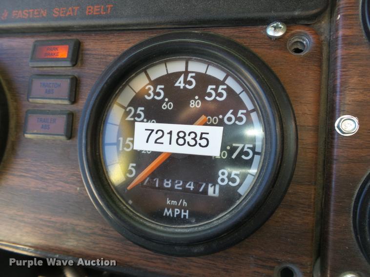 image for item DB4735 2001 Freightliner FLD120 semi truck