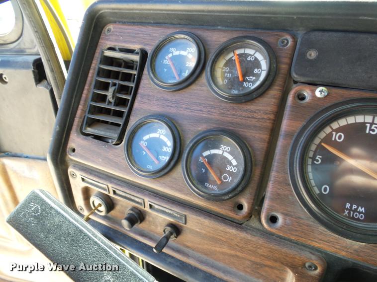 image for item DB4735 2001 Freightliner FLD120 semi truck