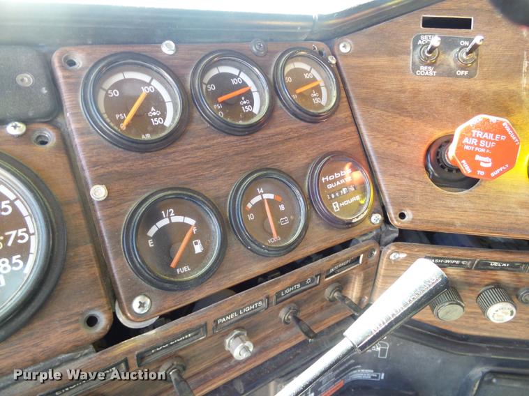 image for item DB4735 2001 Freightliner FLD120 semi truck