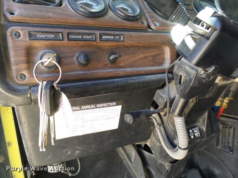 image for item DB4735 2001 Freightliner FLD120 semi truck