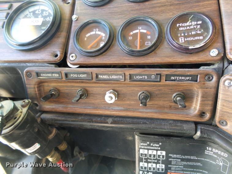 image for item DB4735 2001 Freightliner FLD120 semi truck