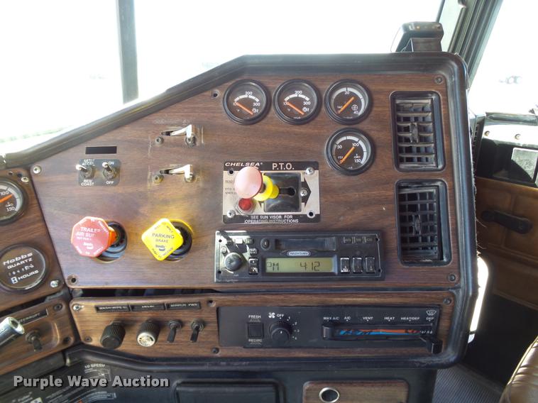 image for item DB4735 2001 Freightliner FLD120 semi truck