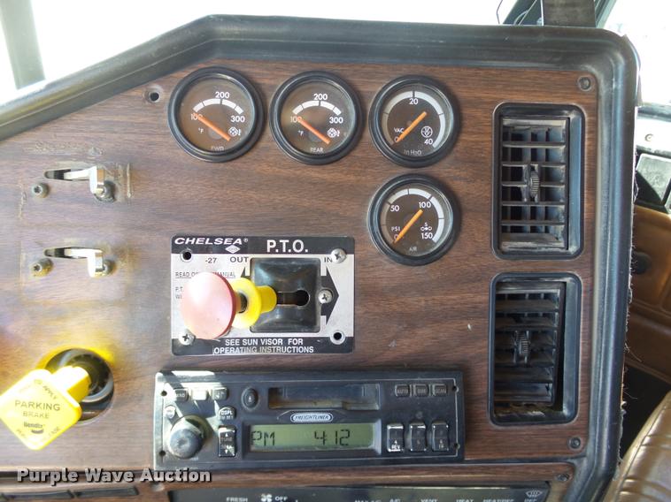 image for item DB4735 2001 Freightliner FLD120 semi truck