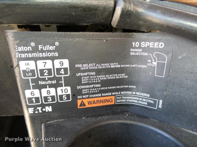 image for item DB4735 2001 Freightliner FLD120 semi truck