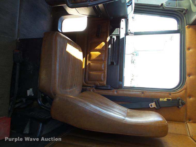 image for item DB4735 2001 Freightliner FLD120 semi truck