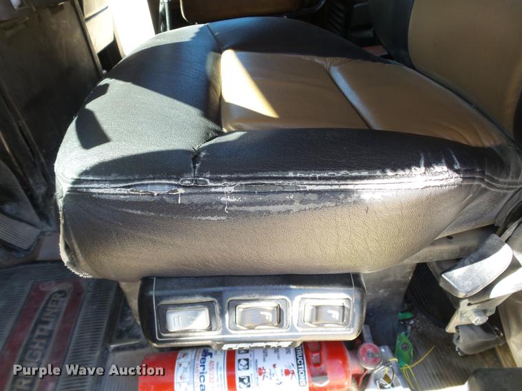 image for item DB4735 2001 Freightliner FLD120 semi truck