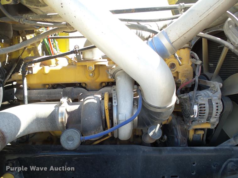 image for item DB4735 2001 Freightliner FLD120 semi truck