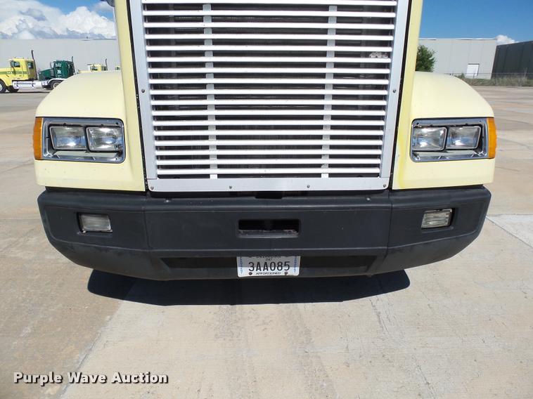 image for item DB4735 2001 Freightliner FLD120 semi truck