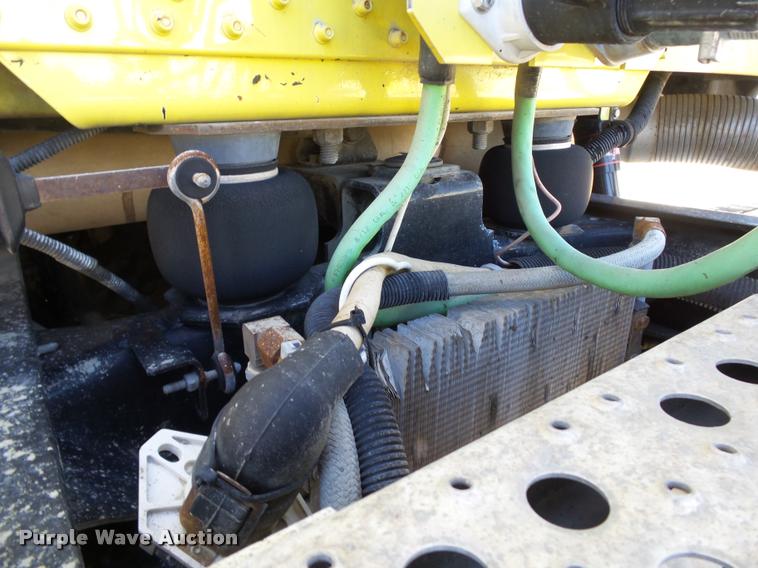 image for item DB4735 2001 Freightliner FLD120 semi truck